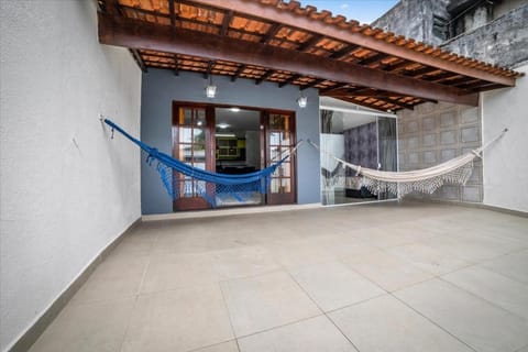Casa com piscina na Enseada a 50 metros da Praia House in Bertioga