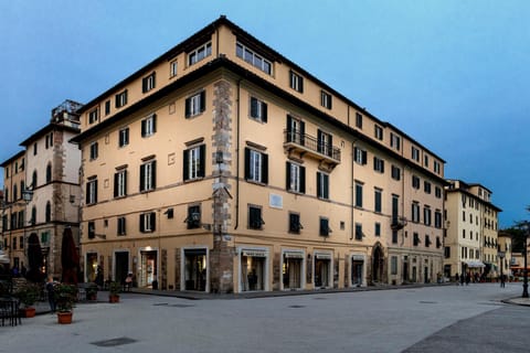 Property building, Street view