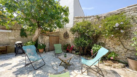 Maison de village familiale avec sa cour lumineuse Villa in La Couarde-sur-Mer