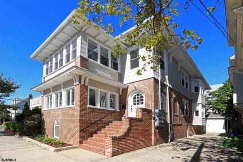Coastal Elegance Close to Beach & Downtown house in Ventnor City