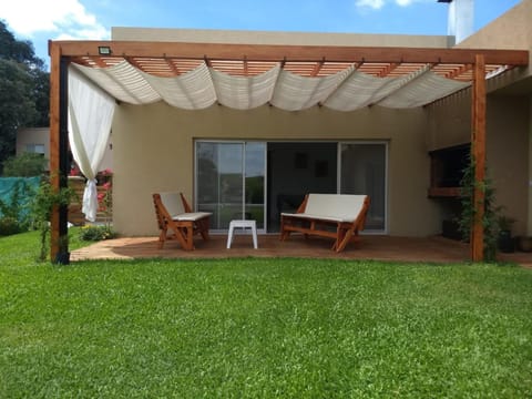 Patio, Day, Garden, Balcony/Terrace, Garden view