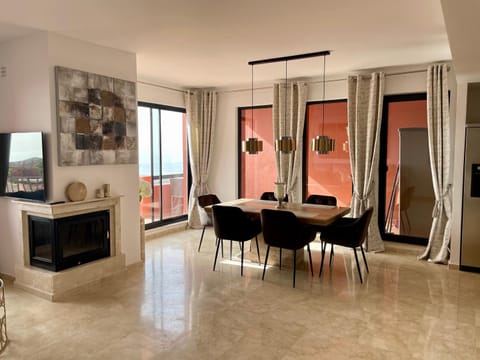 Calahonda luxury apartment with a stunning sea view Condo in Sitio de Calahonda