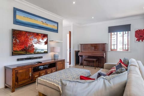 Homely Hideaway Bardon Maison in Toowong