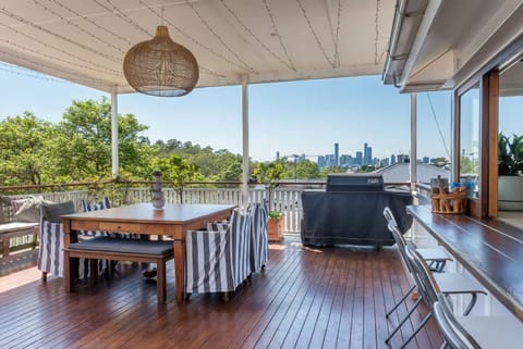 Homely Hideaway Bardon House in Toowong