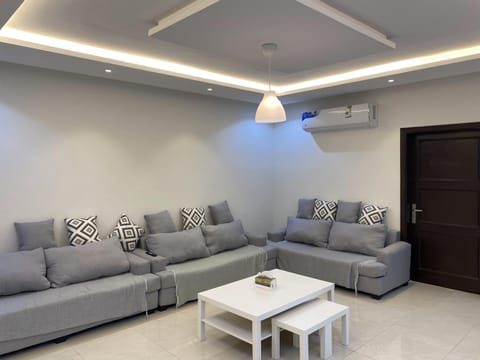 شقة عائلية بتصميم كلاسيكي أنيق 2 Condominio in Jeddah