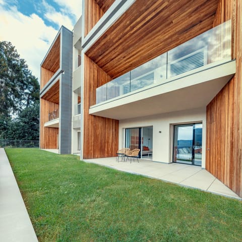 Property building, Day, Garden, Balcony/Terrace, Garden view