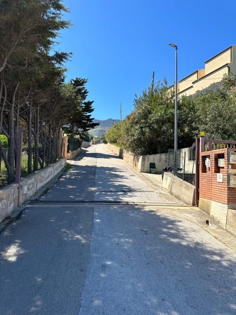 Facade/entrance, Neighbourhood, Street view