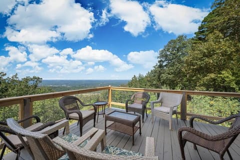 Luxury in the Mountains Ruby's Roost Home & Loft Haus in Fort Payne
