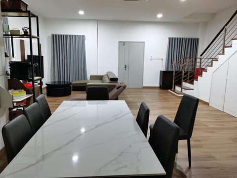 XHQ Home Stay - PD Mahkota （30 Pax） Haus in Port Dickson