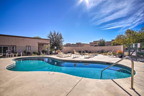 Active Adult Community Villa with Patio and Pool! House in Green Valley