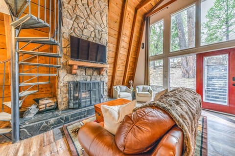 Cozy Ruidoso Cabin Rental with Private Hot Tub! House in Ruidoso