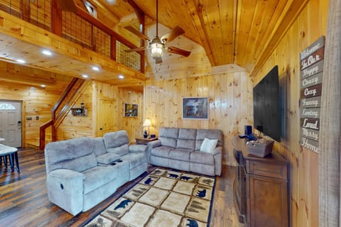 Evergreen Lodge Maison in Whittier