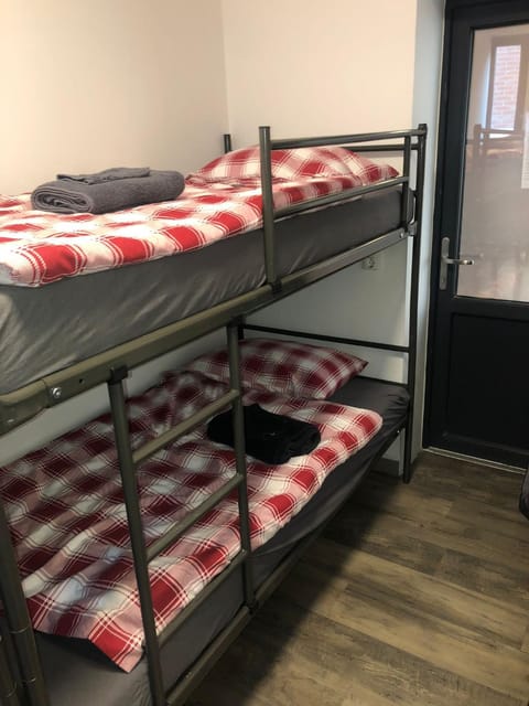 Bed, Bedroom, bunk bed, towels