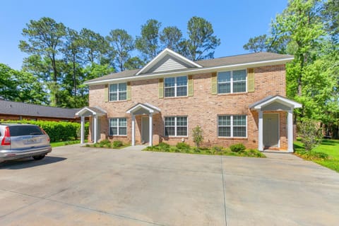 Beautiful 3-suite home w/ patio dining, big yard House in Tallahassee