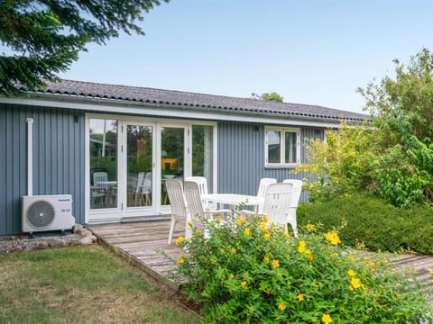 Holiday Home Alrich - 500m from the sea in Funen by Interhome House in Svendborg