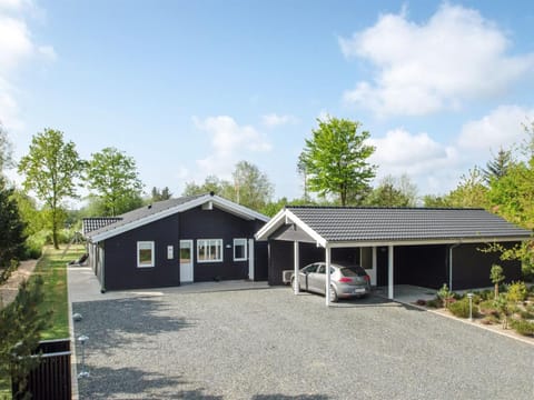 Holiday Home Gylla - 12km from the sea in Western Jutland by Interhome House in Henne Kirkeby