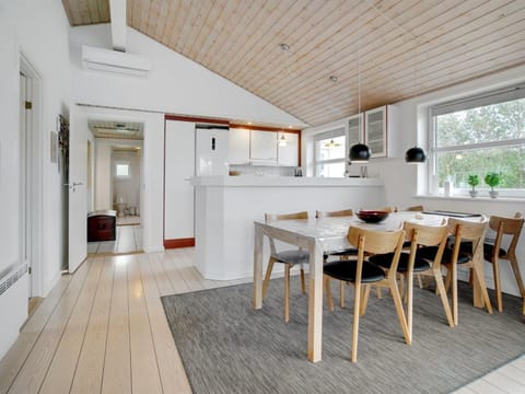 Holiday Home Albina - 600m from the sea in NW Jutland by Interhome House in Lønstrup