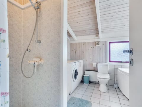 Holiday Home Bertie - 700m from the sea in NW Jutland by Interhome House in Hirtshals