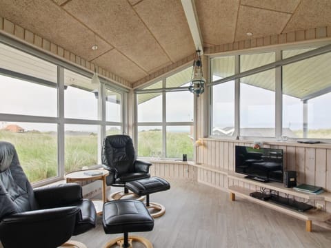 Holiday Home Edwin - 400m from the sea in NW Jutland by Interhome Casa in Hirtshals
