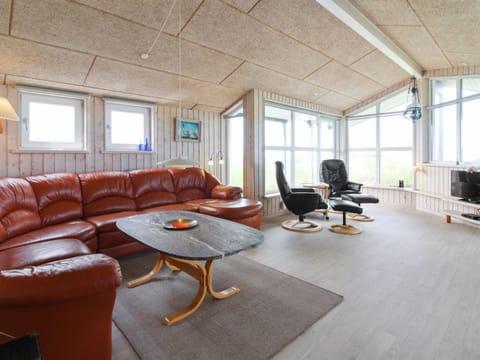 Holiday Home Edwin - 400m from the sea by Interhome Casa in Hirtshals