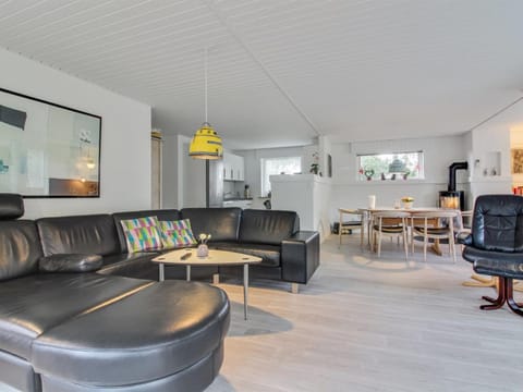 Holiday Home Ehm - 600m from the sea in NE Jutland by Interhome House in Frederikshavn