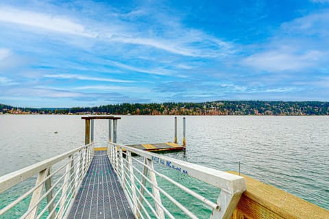 The Purple Beach House Casa in Bainbridge Island