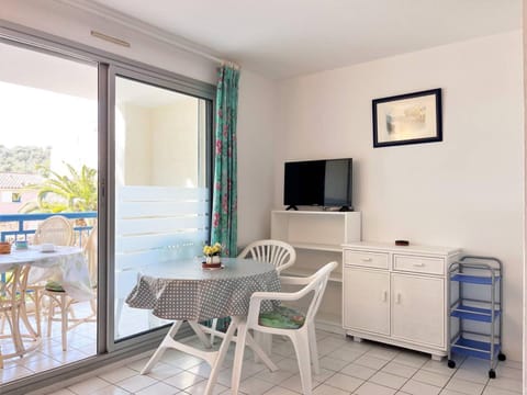 Appartement familial avec piscine, terrasse et parking au Lavandou - 5 couchages - FR-1-251-487 Apartment in Le Lavandou