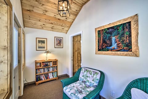 Sunroom, Deck and Grills Marquette Cottage! House in Marquette