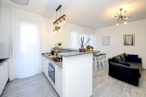 Virgo Suite Apartment Apartment in Desenzano del Garda