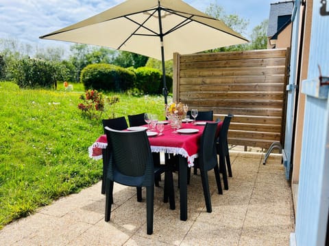 Patio, Garden, Dining area, Garden view