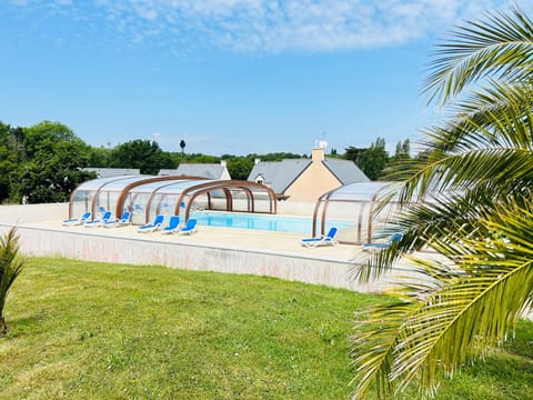 Garden view, Swimming pool, sunbed