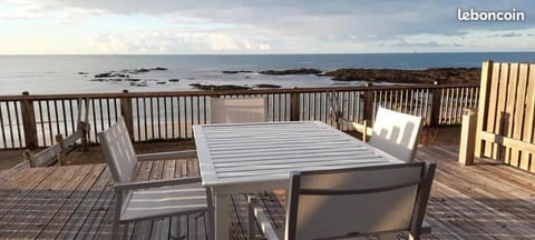 APPARTEMENT LES PIEDS DANS L'EAU Condo in Batz-sur-Mer