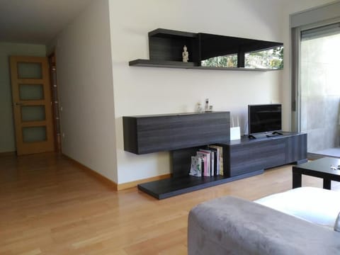LUXURY FLAT, 3 BEDROOMS, 2 BATHROOMS AND SWIMMING POOL NEXT TO THE BEACH!! Appartamento in Barcelona
