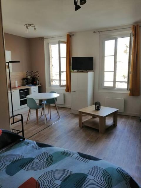 Photo of the whole room, Seating area