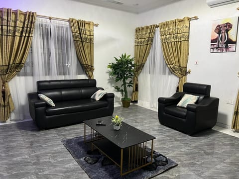 Stunning Executive 2 Bedroom Apartment with KING SIZE BED Eigentumswohnung in Kumasi