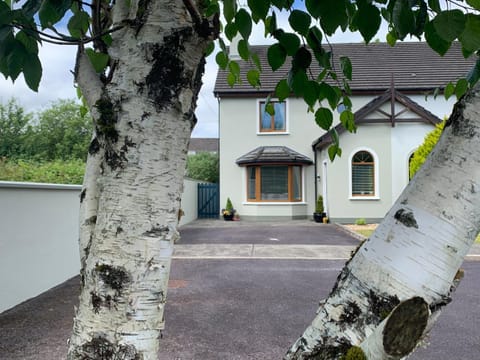 Property building, Day, Street view
