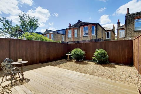 Family friendly 2 bed Apt in Acton, West London Apartment in London Borough of Ealing