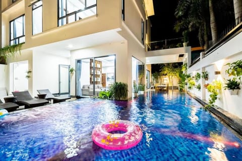 Swimming pool