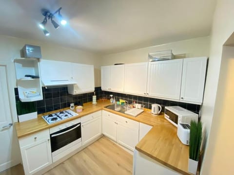 Elegant London home with Free 5G Wi-Fi, Garden, Workspace, Free Parking, Full Kitchen Condominio in Sidcup
