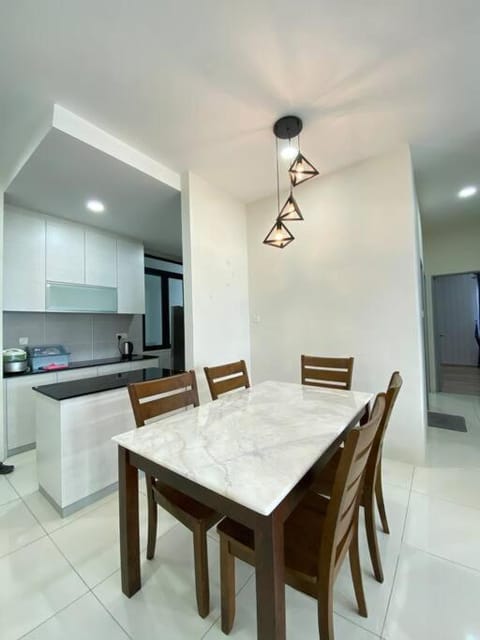 P Residence G.L Home Stay Condominio in Kuching