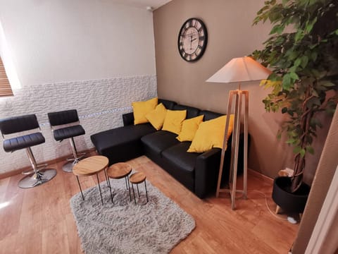LE COSY - Appartement Pontoise Cosy Calme Apartment in Pontoise