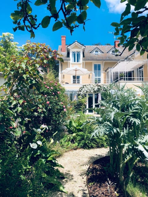 Property building, Spring, Day, Garden, Garden view