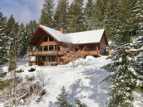 Larchwood Lodge with Lake View, Salt Water Hot Tub and Hiking Trails on 20 acres House in Lake Pend Oreille