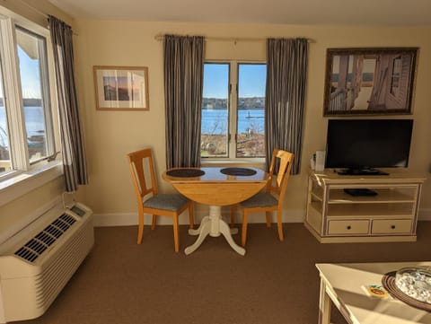 Riverfront 2nd floor with balcony Sheepscot Harbour Vacation Club Studio #210 Condo in Edgecomb