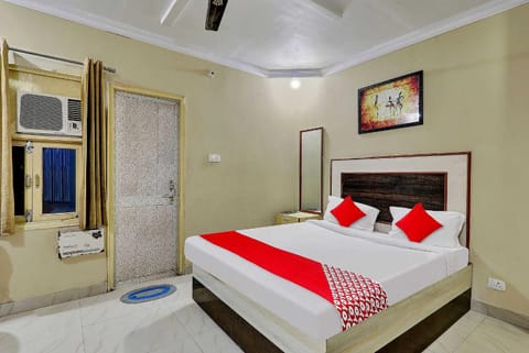 OYO Flagship Hotel Neelansh Grand Hotel in Lucknow