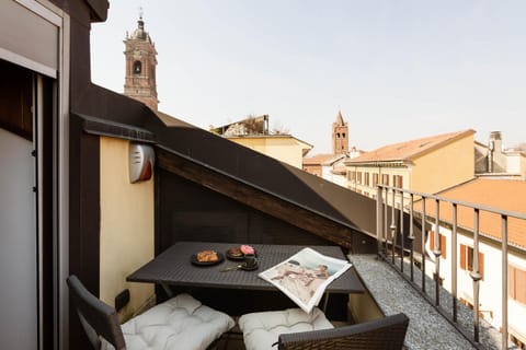 Property building, View (from property/room), Balcony/Terrace, City view