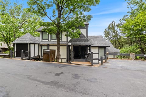 The Swiss House On The Lake And Boat Slip House in Lake of the Ozarks