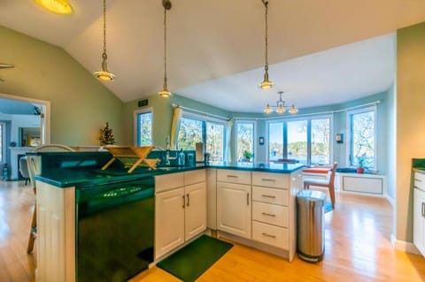 108 Farmersville Road Sandwich - - Cape Cod House in Sandwich