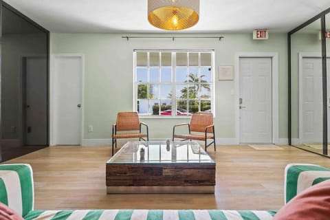 Treasure Island - Modern Miami House 3 Bedroom & 2 Bathroom Haus in North Bay Village