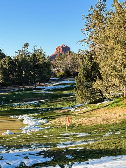 Stylish Townhome on Golf Course Red Rock View House in Village of Oak Creek